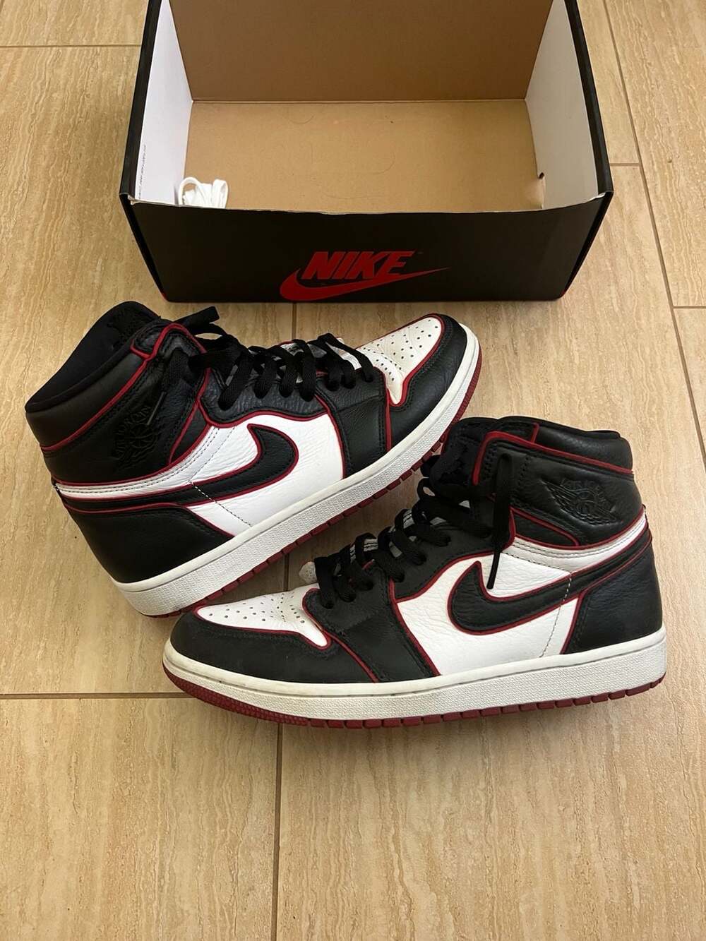 Air Jordan 1 Retro High OG 'Bloodline' Size 9.5